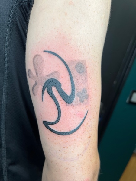 Tatouage abstrait — avant-bras